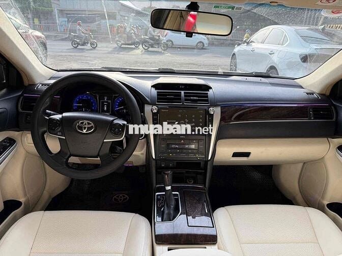 Toyota Camry 2016 2.0E trang bị sẵn nhiều đồ chơi