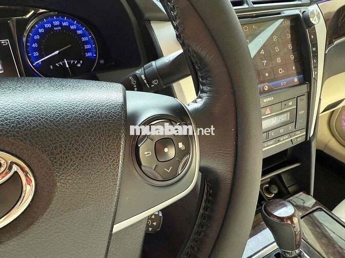 Toyota Camry 2016 2.0E trang bị sẵn nhiều đồ chơi