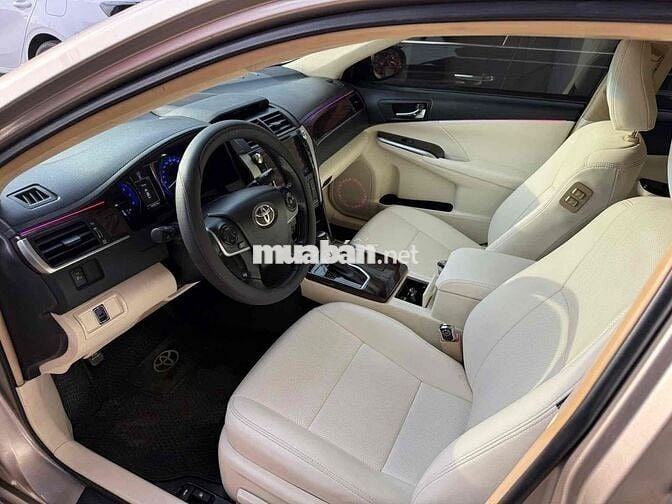 Toyota Camry 2016 2.0E trang bị sẵn nhiều đồ chơi