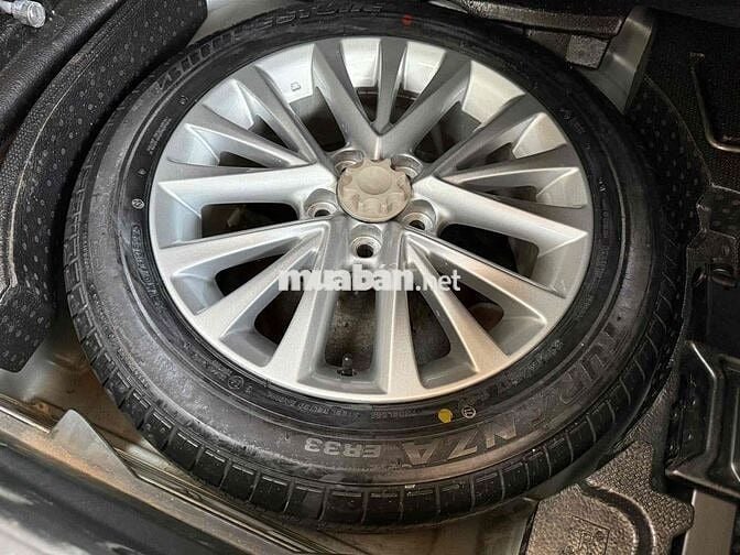 Toyota Camry 2016 2.0E trang bị sẵn nhiều đồ chơi