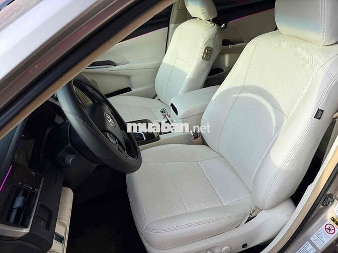 Toyota Camry 2016 2.0E trang bị sẵn nhiều đồ chơi