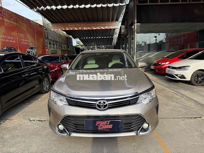 Toyota Camry 2016 2.0E trang bị sẵn nhiều đồ chơi