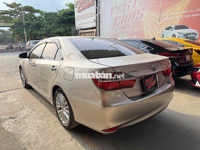 Toyota Camry 2016 2.0E trang bị sẵn nhiều đồ chơi