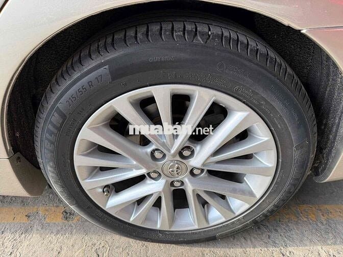 Toyota Camry 2016 2.0E trang bị sẵn nhiều đồ chơi