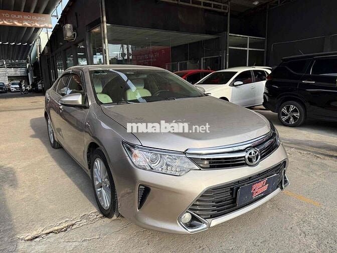 Toyota Camry 2016 2.0E trang bị sẵn nhiều đồ chơi
