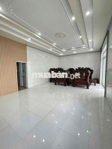 Nhà 10x18m 4 phòng KDC Hồng Loan