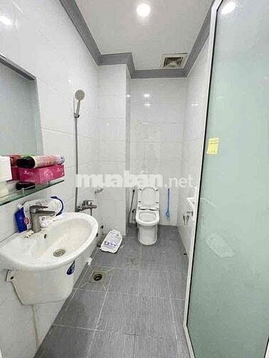 Nhà 10x18m 4 phòng KDC Hồng Loan