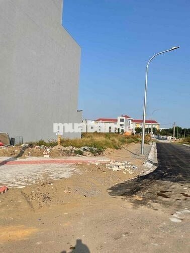 Đất hai mặt tiền khu 38ha đường Dương Thị Giang ( chính chủ)