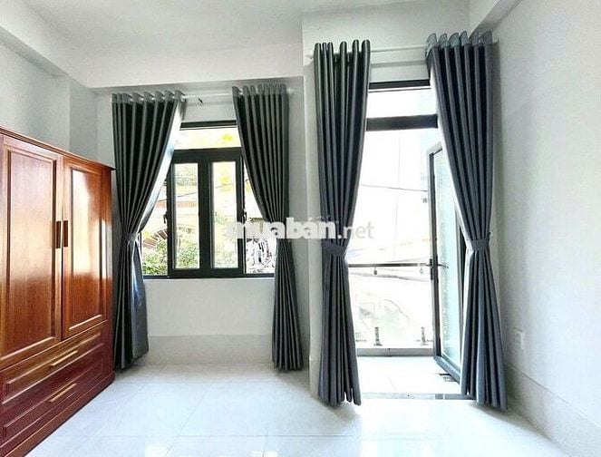 Phòng Ban Công Full Nội Thất Ngay Sân Bay, CV Gia Định, ĐH Gia Định