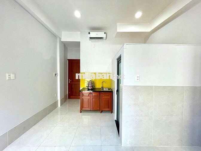 Phòng Ban Công Full Nội Thất Ngay Sân Bay, CV Gia Định, ĐH Gia Định