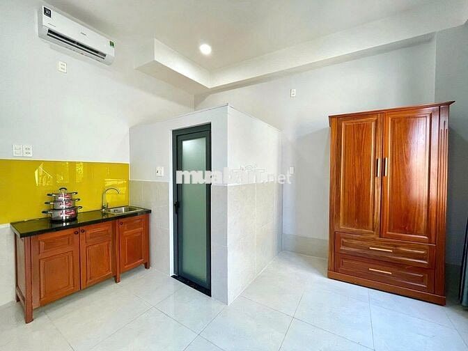 Phòng Ban Công Full Nội Thất Ngay Sân Bay, CV Gia Định, ĐH Gia Định