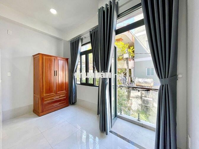 Phòng Ban Công Full Nội Thất Ngay Sân Bay, CV Gia Định, ĐH Gia Định