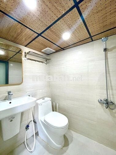 Phòng Ban Công Full Nội Thất Ngay Sân Bay, CV Gia Định, ĐH Gia Định