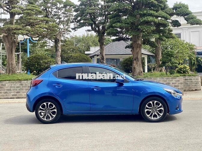 Mazda 2 2015 hatback - 8 km ( nhập Thái)