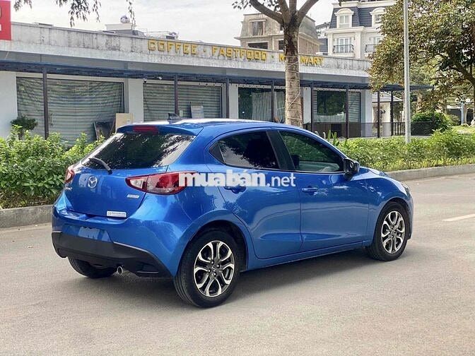Mazda 2 2015 hatback - 8 km ( nhập Thái)