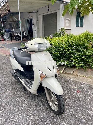 Xe máy Honda Lead màu trắng tiết kiệm nhiên liệu