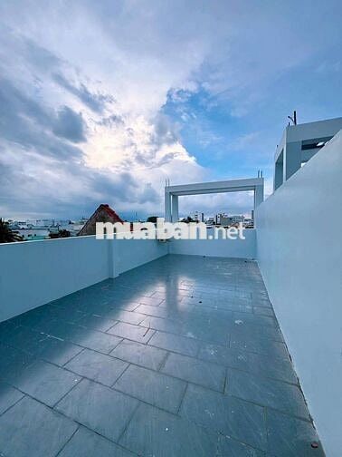 NHÀ 2 LẦU - HẺM 387 TRẦN NAM PHÚ