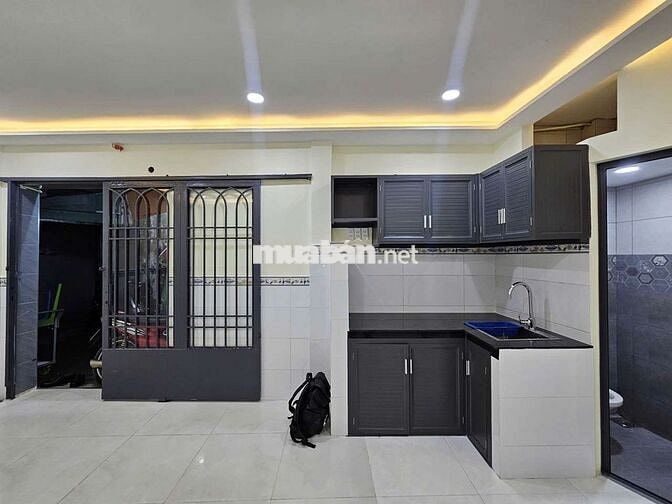 Q.6, Nhà mới đẹp 2 tầng, hẻm rộng, ô tô đổ cổng, giá rẻ