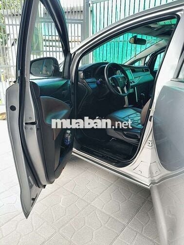 Gia đình bán xe Innova 2019