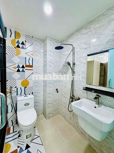 CẦN BÁN NHÀ 2 MT LÔ GÓC CHÍNH CHỦ PVC