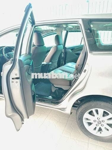 Gia đình bán xe Innova 2019