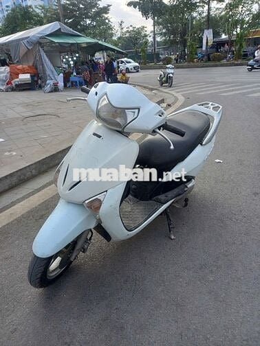 Xe máy Honda Lead màu trắng, số tự động