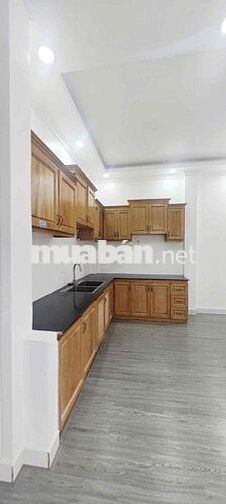 CẦN BÁN NHÀ 2 MT LÔ GÓC CHÍNH CHỦ PVC