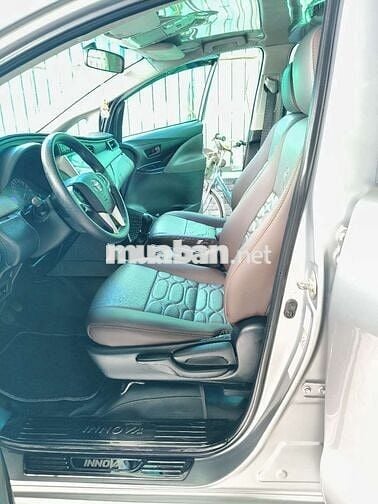Gia đình bán xe Innova 2019