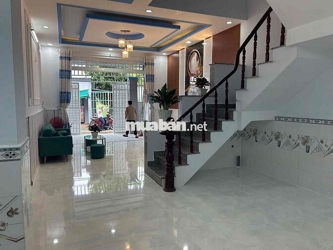 Nhà mặt tiền đường ở Đức Hoà, Long An