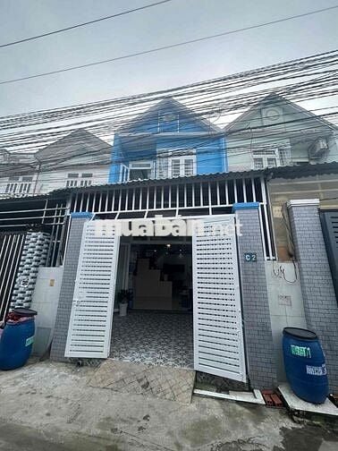 Nhà mặt tiền đường ở Đức Hoà, Long An