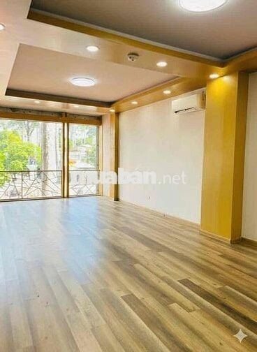 Mặt tiền 4,5m góc đường Nguyễn Chí Thanh giao Ngô Quyền Quận 10