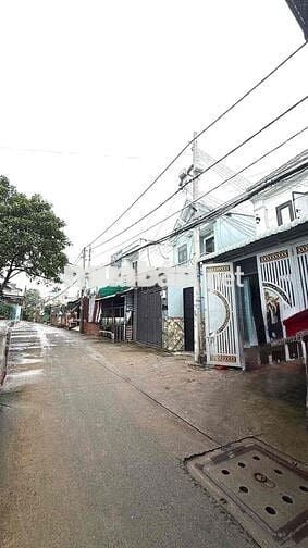 nhà mặt tiền giữ sổ hồng chính 1 trệt 1 lầu 2 phòng ngủ 2 tolet