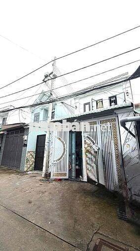 nhà mặt tiền giữ sổ hồng chính 1 trệt 1 lầu 2 phòng ngủ 2 tolet