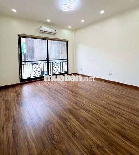 VĂN CAO BA ĐÌNH, NHÀ ĐẸP 5 TẦNG, GẦN PHỐ, NGÕ NÔNG.