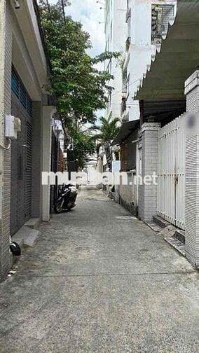 Gần khu Phan Xích Long, nhà 40m2 4 tầng 5PN, xe hơi đỗ cổng, Phú Nhuận