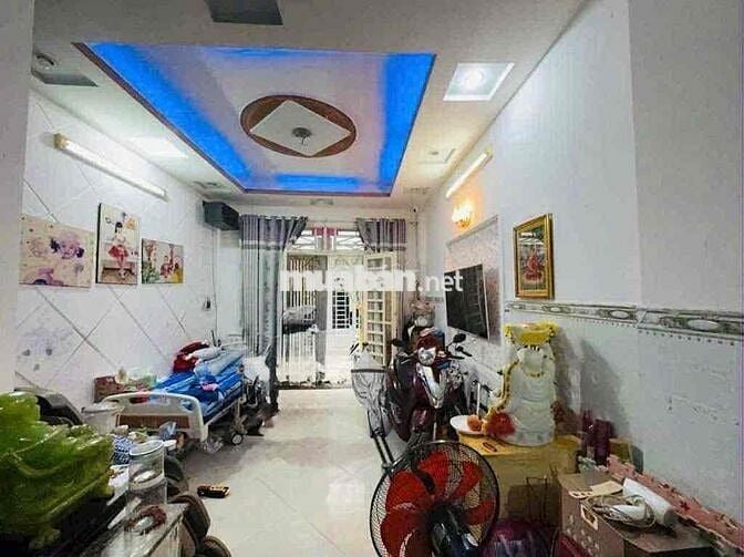 Gần khu Phan Xích Long, nhà 40m2 4 tầng 5PN, xe hơi đỗ cổng, Phú Nhuận