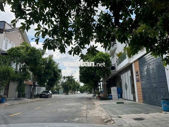 Cho thuê nhà 1 Trệt 2 Lầu trong Trung tâm hành chính Dĩ An