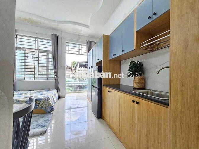 Căn Hộ Full Nội Thất Ban Công Gần Ngã Tư Hàng Xanh Ngay Bùi Đình Tuý