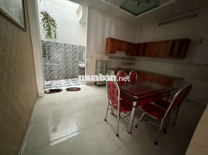 Cho thuê nhà 1 Trệt 2 Lầu trong Trung tâm hành chính Dĩ An