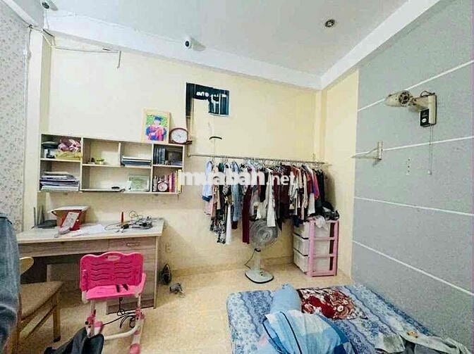 Gần khu Phan Xích Long, nhà 40m2 4 tầng 5PN, xe hơi đỗ cổng, Phú Nhuận