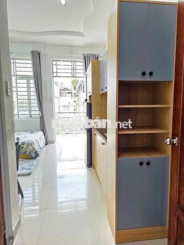 Căn Hộ Full Nội Thất Ban Công Gần Ngã Tư Hàng Xanh Ngay Bùi Đình Tuý