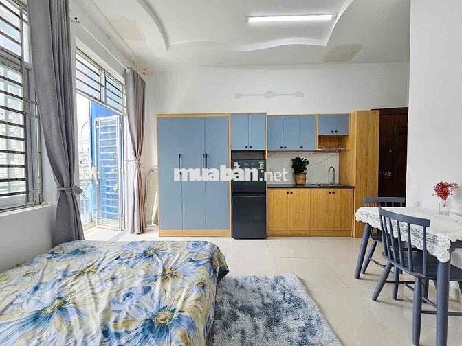 Căn Hộ Full Nội Thất Ban Công Gần Ngã Tư Hàng Xanh Ngay Bùi Đình Tuý