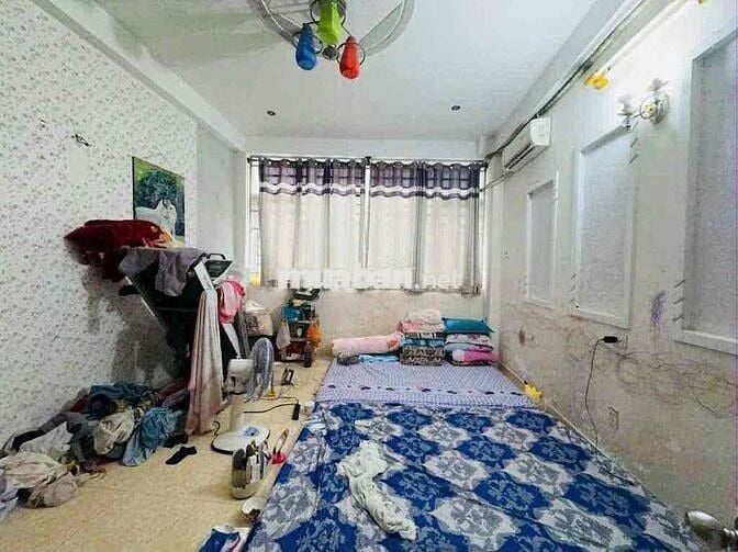 Gần khu Phan Xích Long, nhà 40m2 4 tầng 5PN, xe hơi đỗ cổng, Phú Nhuận