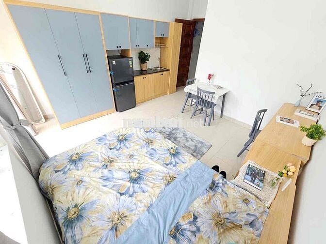 Căn Hộ Full Nội Thất Ban Công Gần Ngã Tư Hàng Xanh Ngay Bùi Đình Tuý