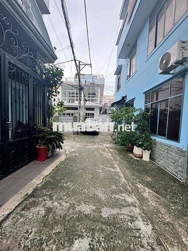 Gần khu Phan Xích Long, nhà 40m2 4 tầng 5PN, xe hơi đỗ cổng, Phú Nhuận