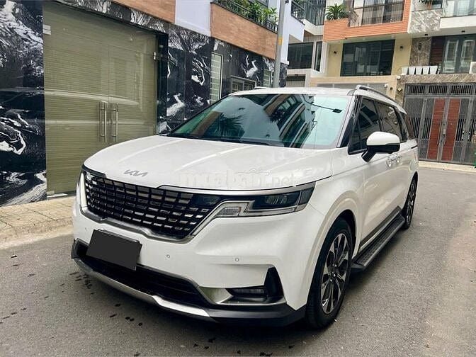 Kia Carnival 2024 Premium 2.2D 7S - 22,000 km.