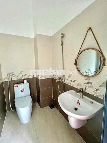 Cho thuê toà nhà 5 tầng thang máy mặt tiền Ni Sư Huỳnh Liên Tân Bình