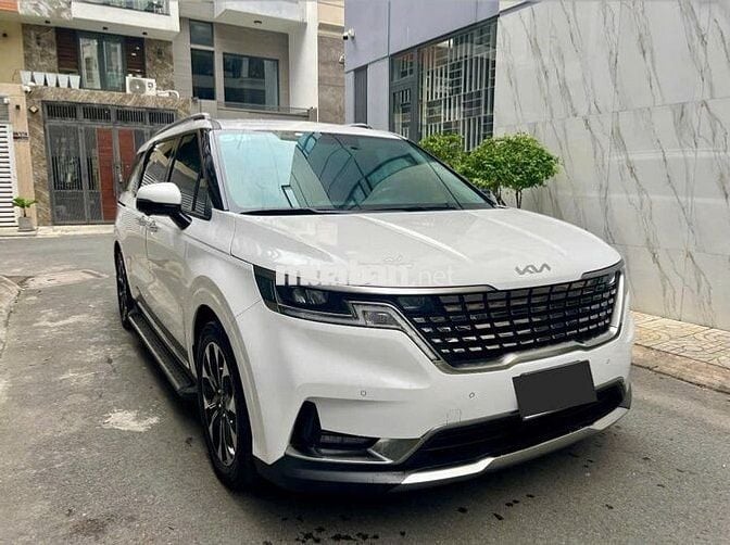 Kia Carnival 2024 Premium 2.2D 7S - 22,000 km.
