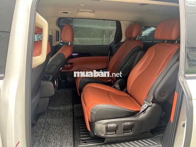 Kia Carnival 2024 Premium 2.2D 7S - 22,000 km.