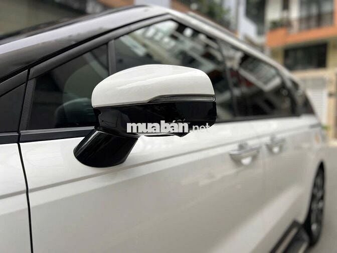 Kia Carnival 2024 Premium 2.2D 7S - 22,000 km.